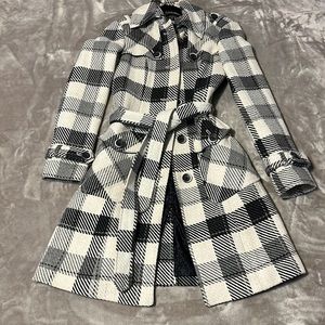 Le chateau black and white trench coat